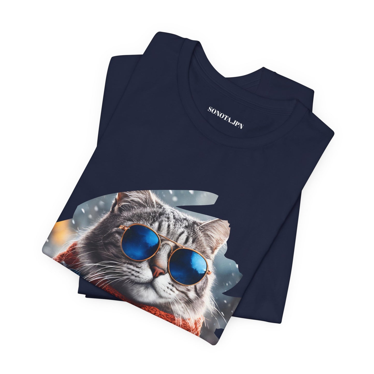 猫サングラスTシャツ、クールな猫グラフィックTシャツ、ステイカフェインシャツ、コーヒー愛好家へのギフト、猫好きトップス、おもしろ猫シャツ