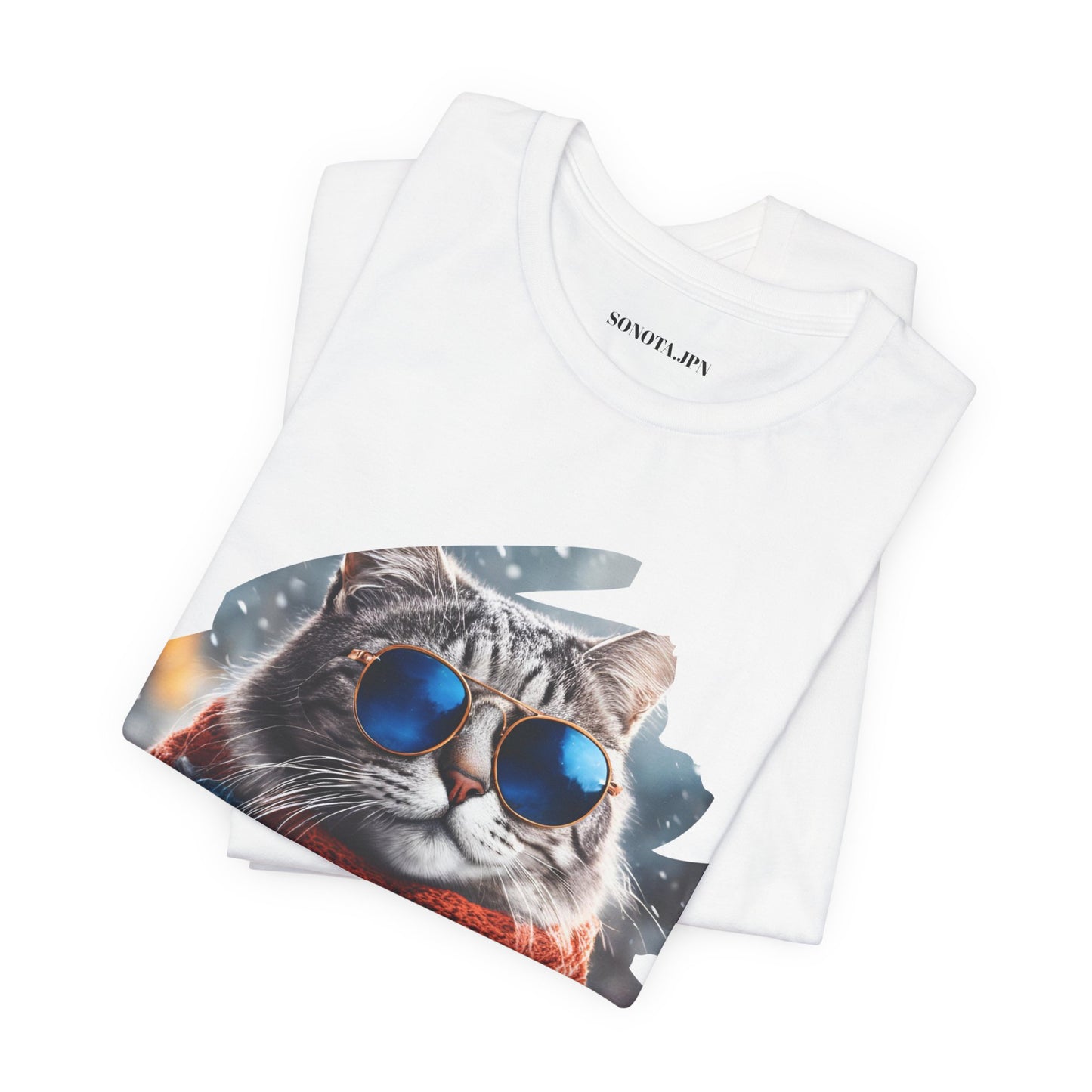 猫サングラスTシャツ、クールな猫グラフィックTシャツ、ステイカフェインシャツ、コーヒー愛好家へのギフト、猫好きトップス、おもしろ猫シャツ