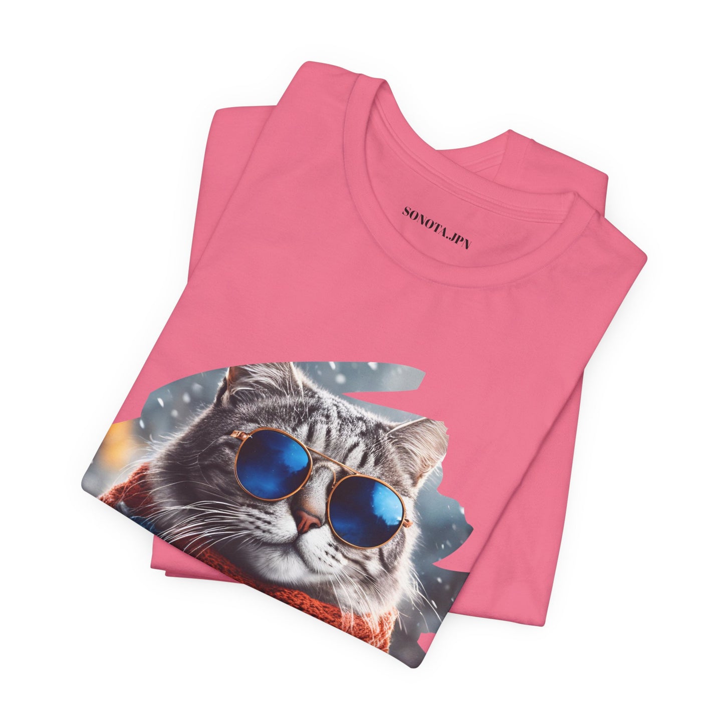 猫サングラスTシャツ、クールな猫グラフィックTシャツ、ステイカフェインシャツ、コーヒー愛好家へのギフト、猫好きトップス、おもしろ猫シャツ