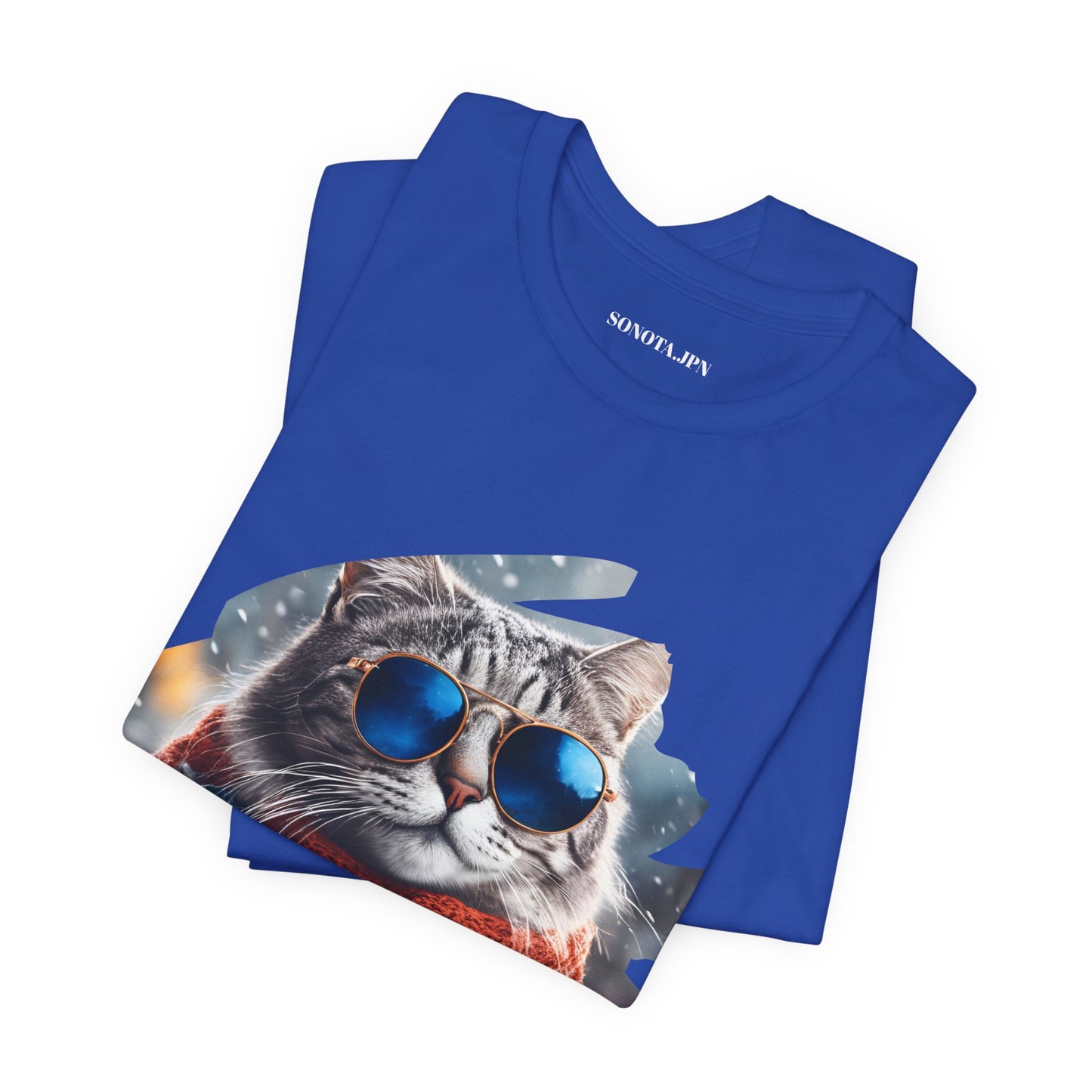 猫サングラスTシャツ、クールな猫グラフィックTシャツ、ステイカフェインシャツ、コーヒー愛好家へのギフト、猫好きトップス、おもしろ猫シャツ